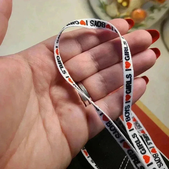 Van's Era Heart Sneaker- Matching Laces - Picture 7 of 7